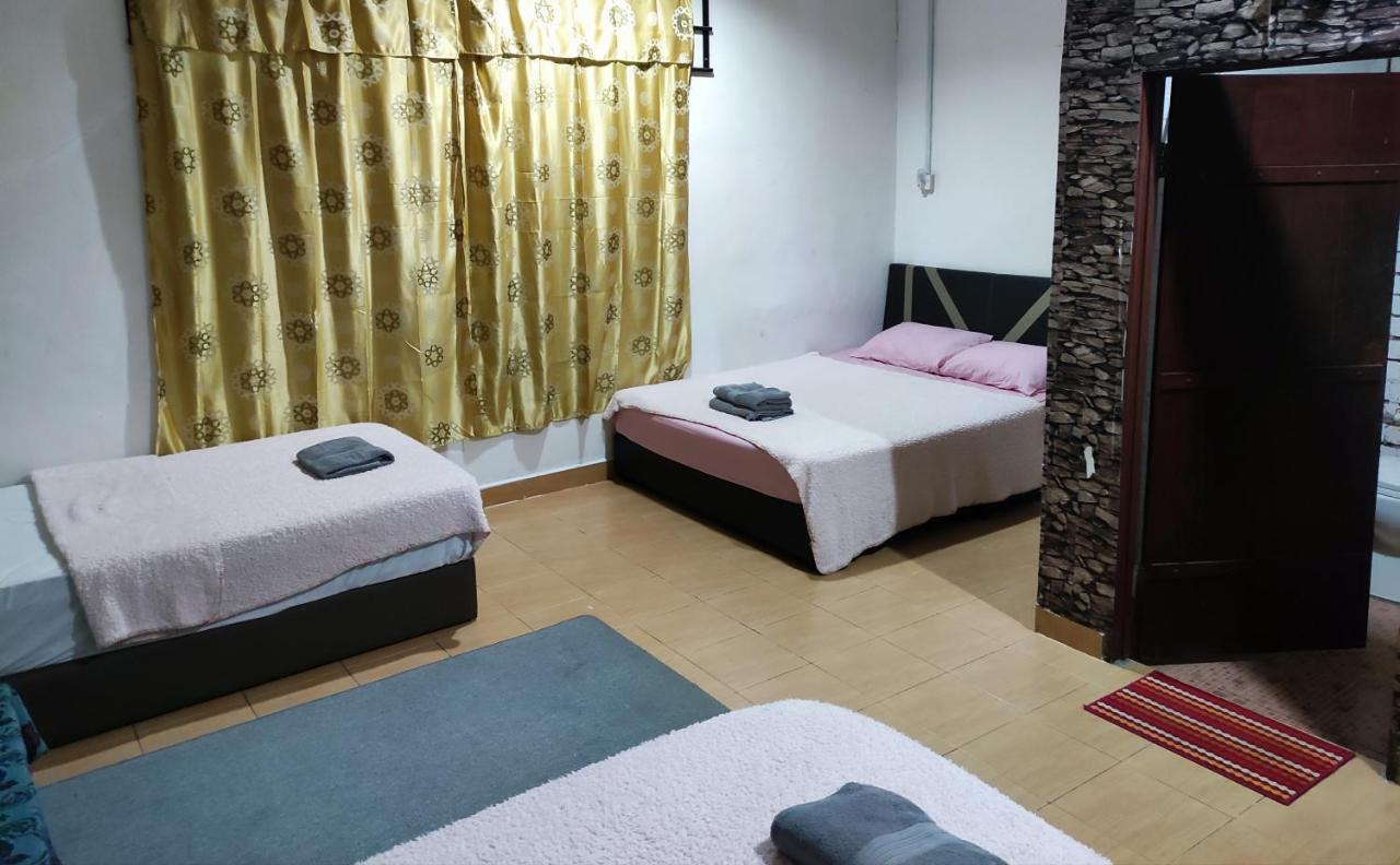 Kencana Guest House Pantai Cenang  Exterior photo