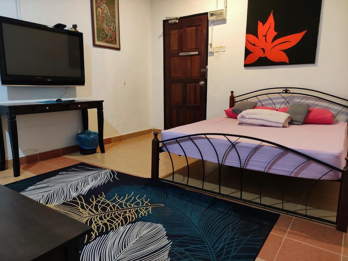 Kencana Guest House Pantai Cenang  Exterior photo