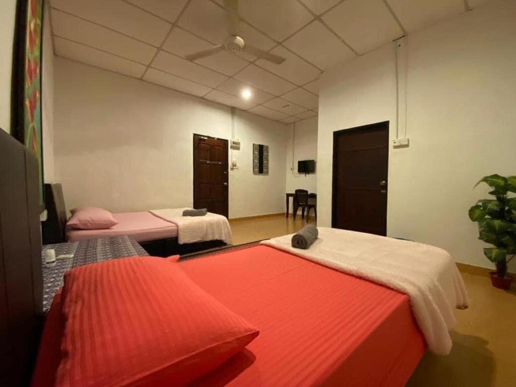 Kencana Guest House Pantai Cenang  Exterior photo